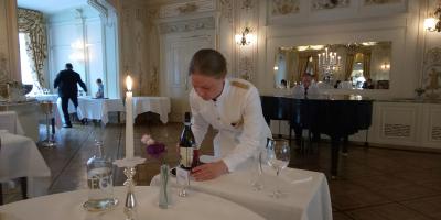 ダイニングテーブル