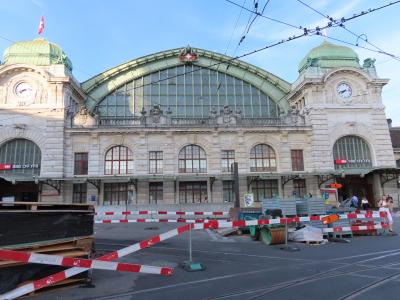 スイス・フランス・ドイツの鉄道が乗り入れている