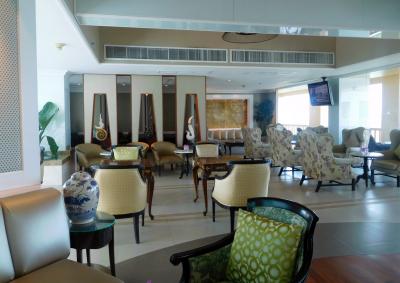 クラブラウンジ。席もたくさんあります。