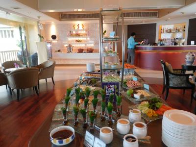 ラウンジのカクテルタイム