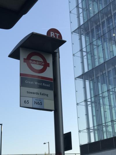 目の前のバス停