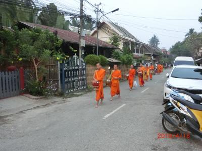 ホテルの前の通り