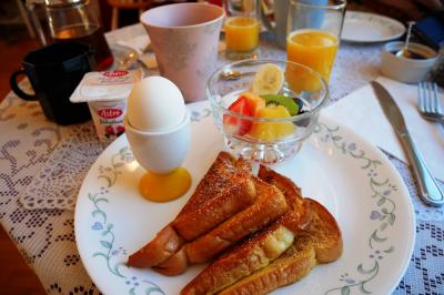 朝食は日替わりメニューがあります