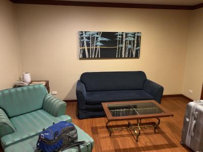 ソファーもタバコくさい！