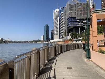 両岸にある自転車道を散策