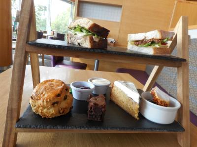 帰りの食事もできる「ウインダミア駅」隣の施設