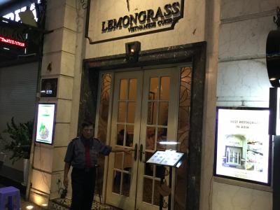 ジャズバーの店の近くだったので