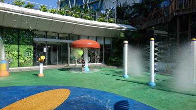ショッピングモールの水遊び場
