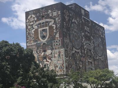 モザイク壁画のスケールの大きさに、目を見張る！！