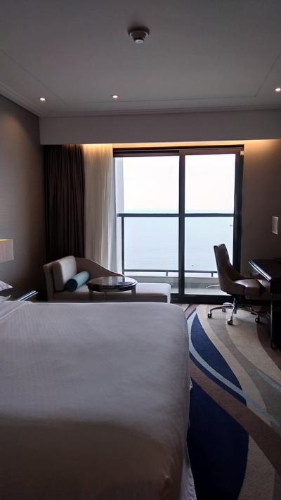 新しいけど、人で一杯