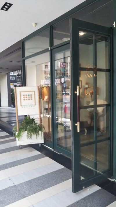 こんな感じのドアから入ります