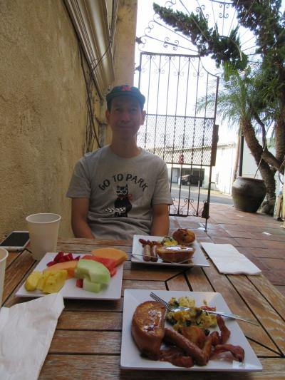 朝の食事は重要、フルーツがあるのがうれしいポイント