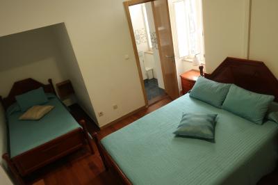 ダブルベッド+シングルの部屋でした