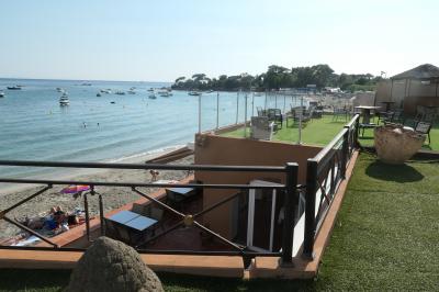 ホテル前はビーチ