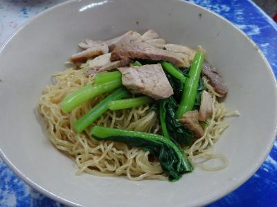 大食い御用達の大盛りバミー(卵麺)