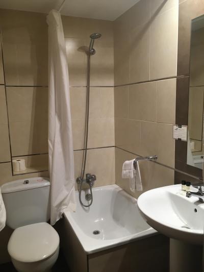 バスの中に立つと凄く狭く洗うのが大変です