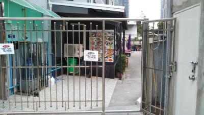 禁断の近道への扉。夜遅くは閉鎖？