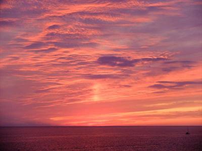 部屋付きのベランダから見たカスピ海の夕暮れ。