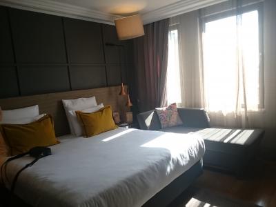 買い物にいいロケーション、室内は古くリノベーションが必要