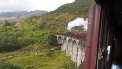 予約必須の人気鉄道、座席の配置は運次第か