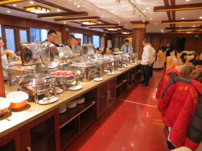 ビュッフェ式の朝食です。