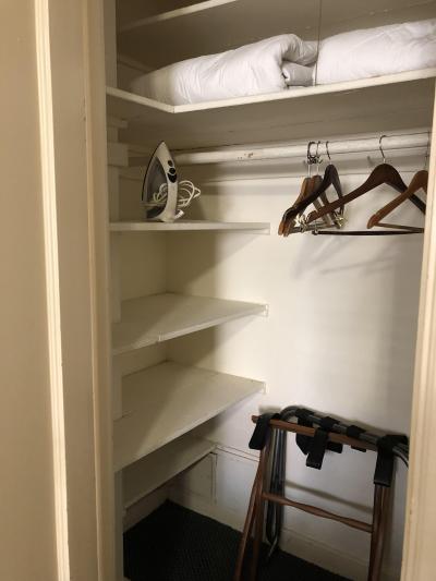 ドレッサーやチェスとなど、収納はたくさんあります。