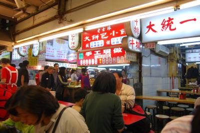 ローカルフードを食べるなら