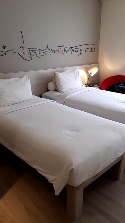 ダブルベッド　ちょっとベッドサイズが小さかった