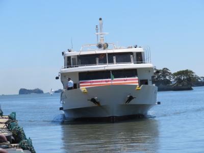 遊覧船でのんびりと