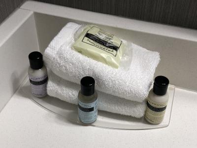 シャンプー、コンディショナー、ボディークリーム、石鹸