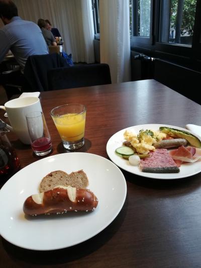 朝食。ドイツパンといえばプレッツェル