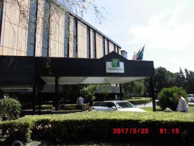 バスで来ると駐車場側から入ると便利です