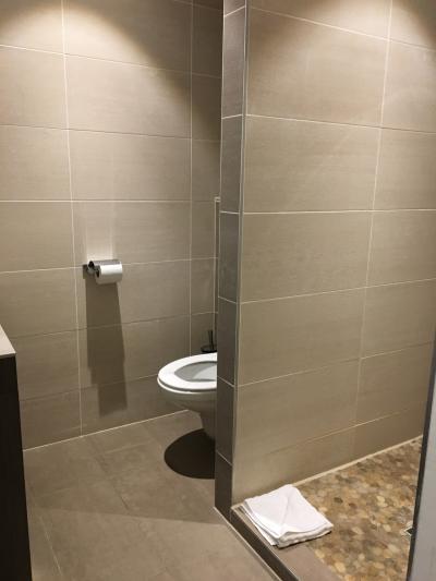 バスタブとシャワーカーテンが無かった