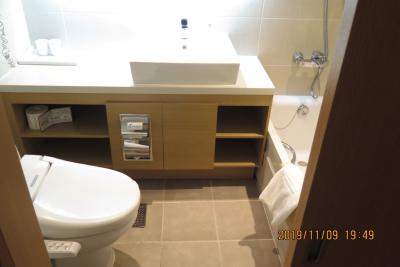 ・白で統一され備品にはホテル名入りでした。