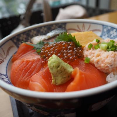 駅前大通り見ながらランチ