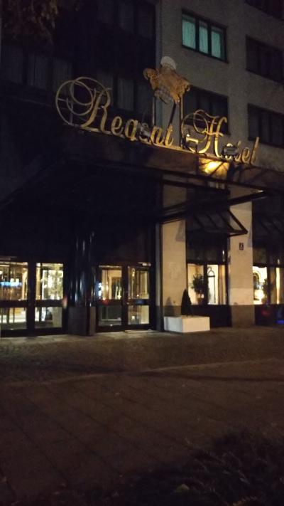 夜は薄暗く初めてだとわかりにくいです。