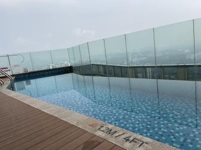 高層階にあるプール