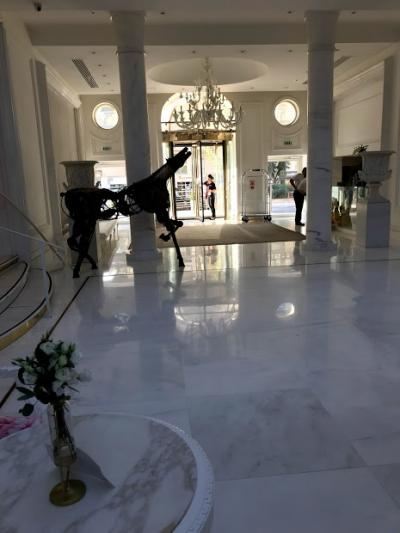 空港から一直線