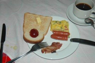 朝食はヨーロッパスタイルです。美味しく頂きました。