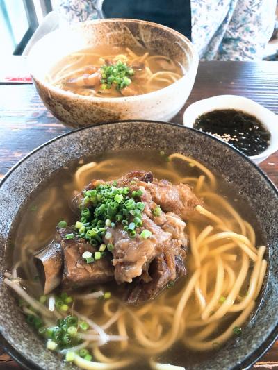 並んでも食べたいソーキソバ　たけのこ　竹富島