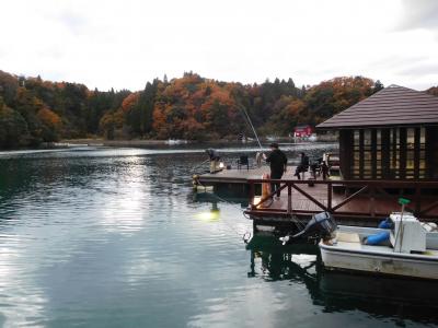 専用桟橋で釣りが楽しめる