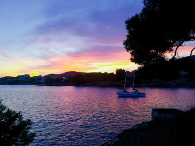 閑静な入り江にある隠れ家的ホテル