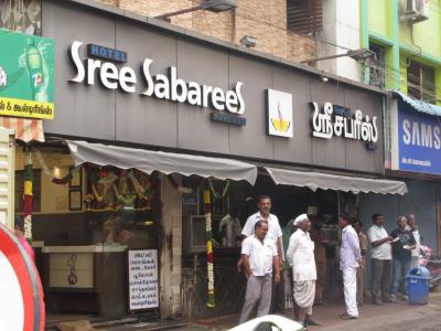 マドゥライ旧市街の人気ピュアベジ食堂「Hotel Sree Sabarees」