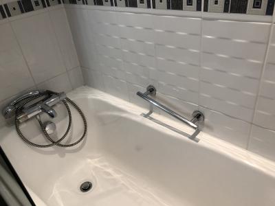 バスタブと可動式シャワー