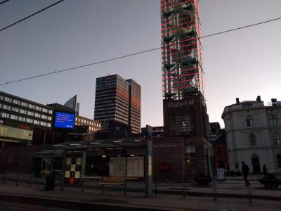 シンプルで清潔、洗面所が床暖房!