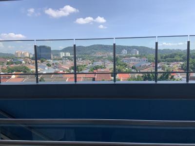 巨大なショッピングモール