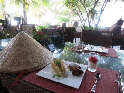 朝食　セルフサービスのバインミー