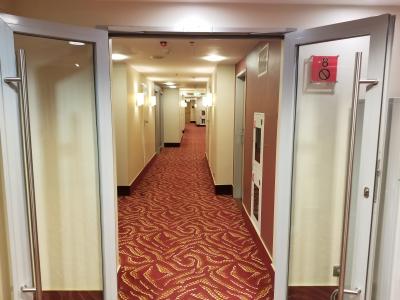 無料の製氷機があり便利です