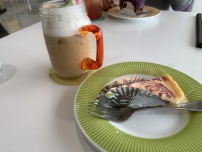 海が一望できるオシャレなカフェ