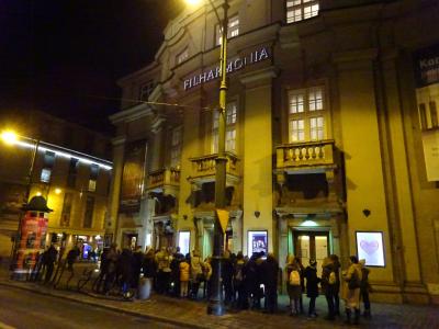 立ち見席のススメ。そしてここのトイレは…！？